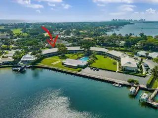 Charming Lake House Suite