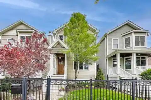 Thoughtfully Designed Roscoe Village Home
