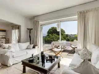 Stunning Residence in a Green Haven