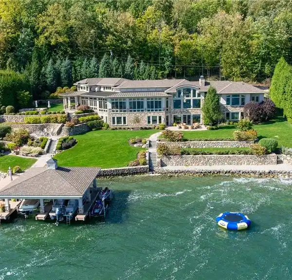 MAGNIFICENT CANANDAIGUA LAKE MANSION