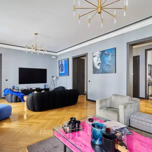 ELEGANT RENOVATED HOME NEAR JANSON DE SAILLY