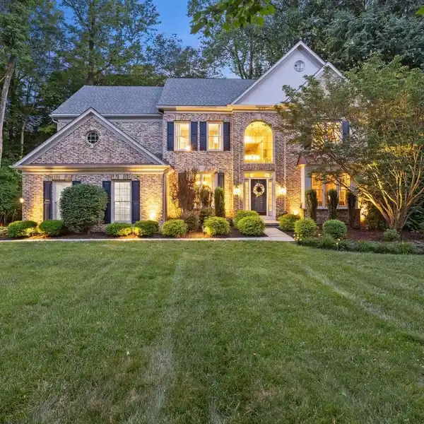 GORGEOUS ESTATE HOME IN SOUGHT-AFTER BROOKSIDE