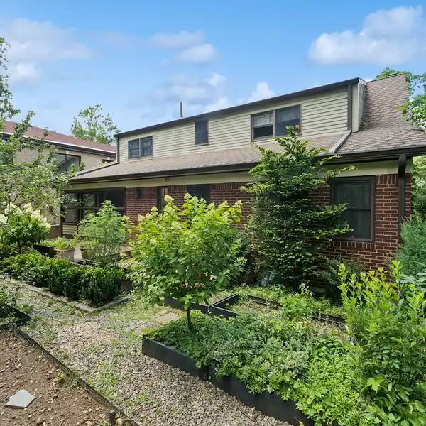 ELEGANT HOME NEAR MANHATTAN AWAITS REVIVAL