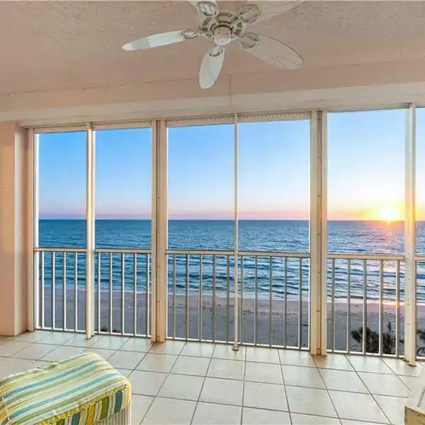 BEAUTIFULLY RENOVATED DIRECT BEACHFRONT CONDO