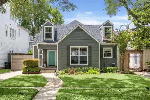Beautifully Renovated Boulevard Oaks Home