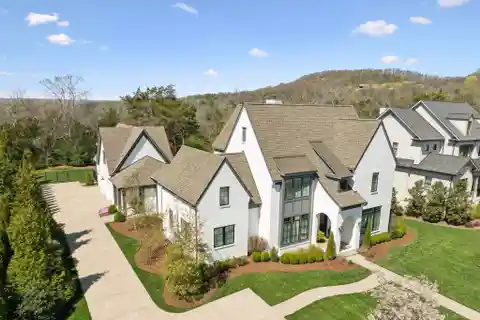 Beautifully Crafted Home Blending Luxury and Comfort