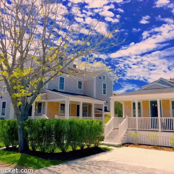 BEAUTIFULLY RENOVATED HOME PLUS COTTAGE IN BRAND POINT