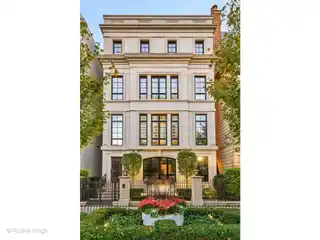 Architecturally Significant Chicago Luxury Residence