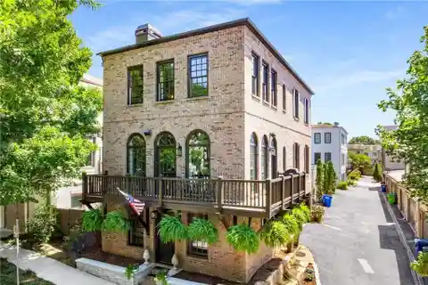 Beautifully Updated Residence in Glenwood Park