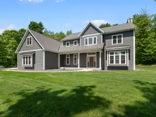 Impressive Modern Farmhouse