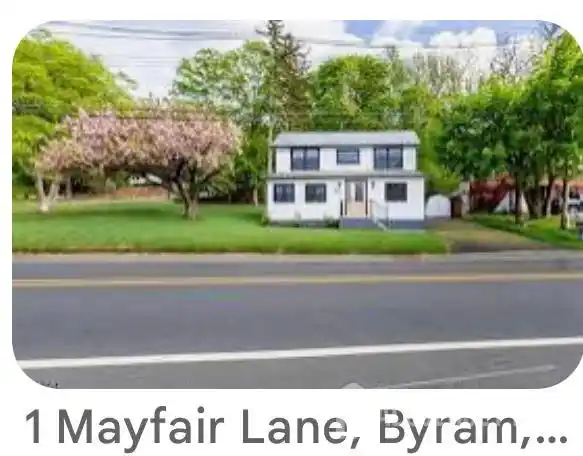 LUXURIOUS SIX BEDROOM HOME IN A QUIET NEIGHBORHOOD