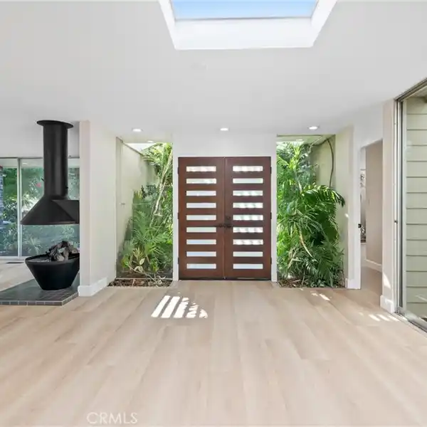 NICELY REMODELED MID-CENTURY MODERN HOME