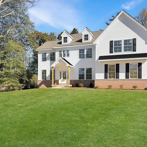 STUNNING NEW CONSTRUCTION HOME