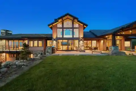 Custom Crafted Modern Luxury Residence