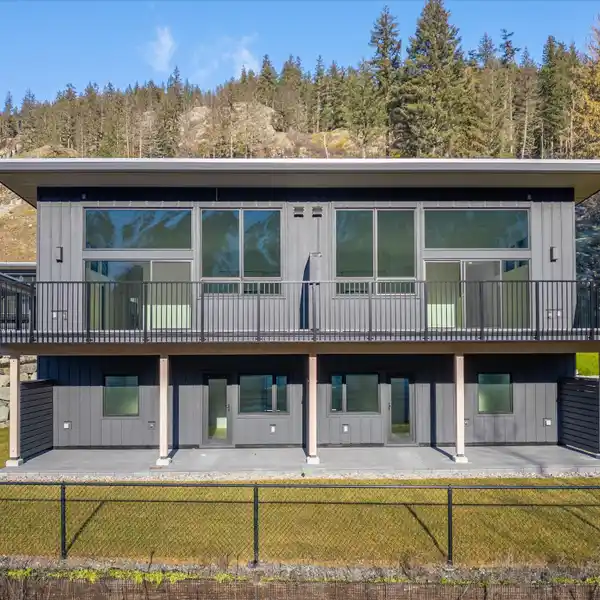 SPACIOUS ELEGANCE WITH UNOBSTRUCTED MOUNTAIN VIEWS