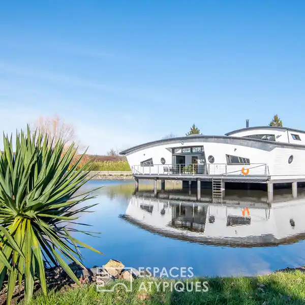STRIKING HOME FLOATING ABOVE THE WATER