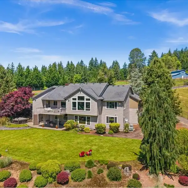 LUXURY RETREAT ESTATE