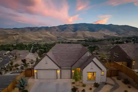 Luxurious Residence in Sunset Bluffs