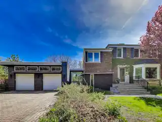 True Urban Estate in Budlong Woods