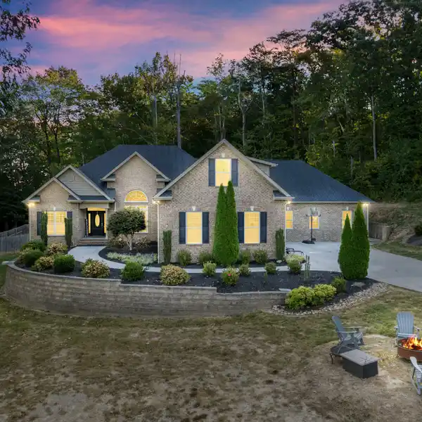 HARDIN VALLEY GORGEOUS HOME ON 7.81 ACRES