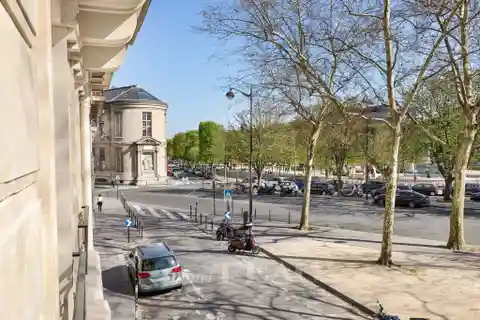Lovely Apartment in a Beautiful Haussmann Building