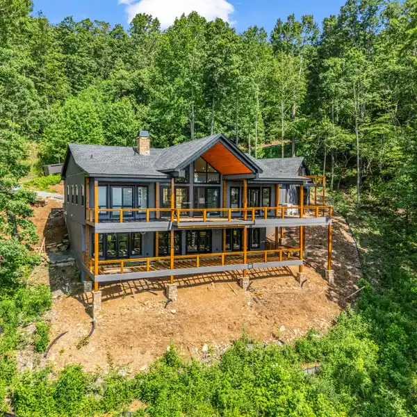 ELEVATED MOUNTAIN LIVING IN BRIGHT'S CREEK