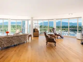 Timeless City Retreat with Nature at Your Doorstep