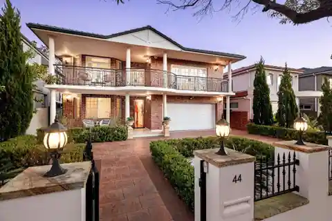 Grand-scale Home with a Flowing Design
