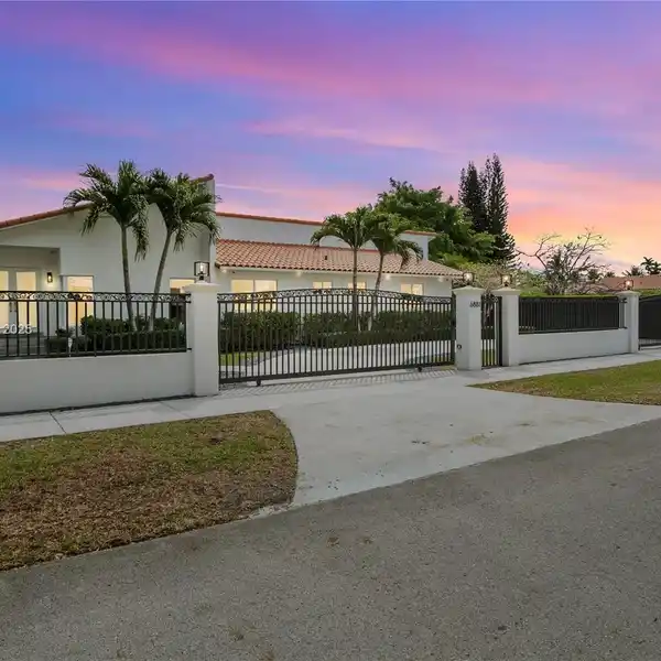 REMODELED CORNER LOT HOME IN SUNSET