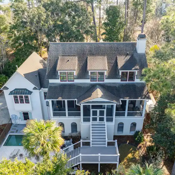 WATERFRONT LIVING ON EXCLUSIVE DEER ISLAND