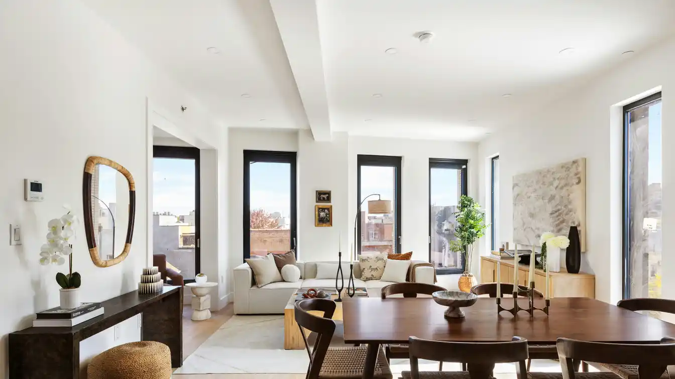 Sophisticated New Condominium