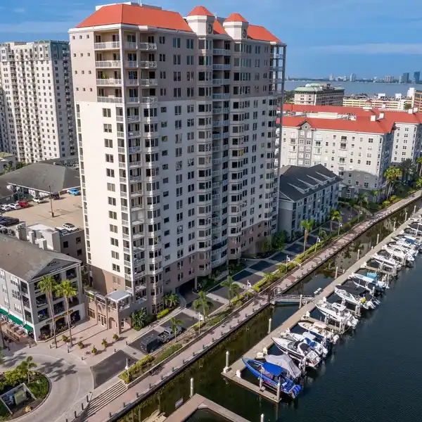 LUXURY WATERFRONT LIVING ON HARBOUR ISLAND