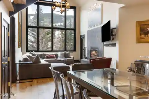Highlands Lodge Renovated Penthouse