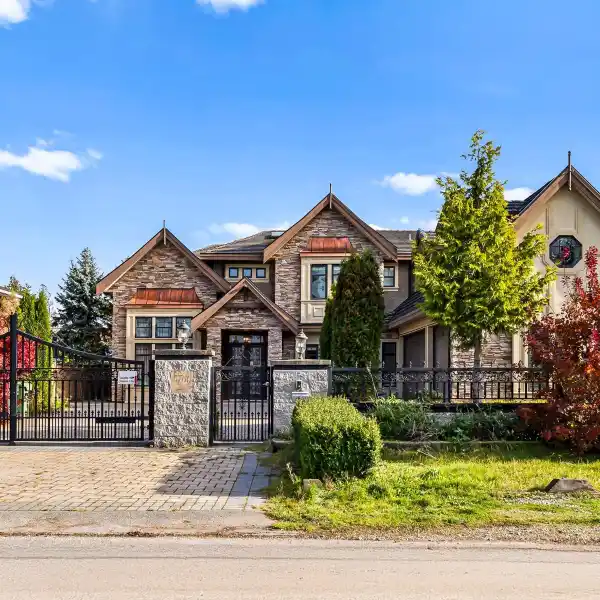 THOUGHTFULLY DESIGNED ELEGANT HOME