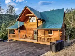 Spacious Smoky Mountain Retreat with Hot Tub