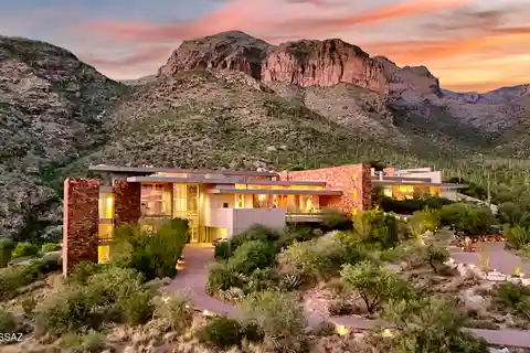 Campbell Cliffs - Breathtaking Home on Ten Acres