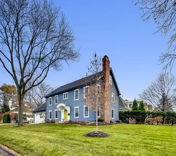 CLASSIC COLONIAL IN AN UNBEATABLE LOCATION
