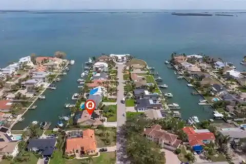 Beautifully Updated Waterfront Home in Sands Point
