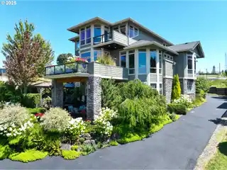 Luxury Open-Plan Home with Jaw-Dropping Views