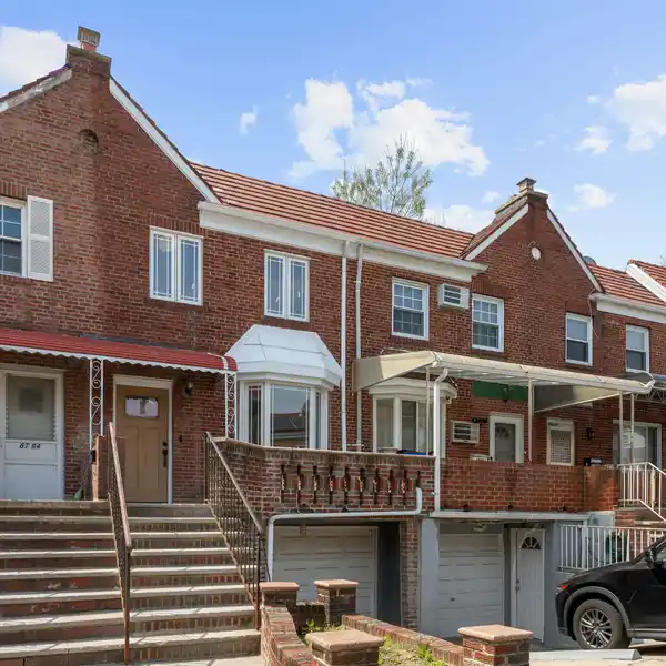 PRISTINE HOME IN FOREST HILLS