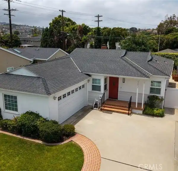 CHARMING UPDATED SINGLE-LEVEL HOME