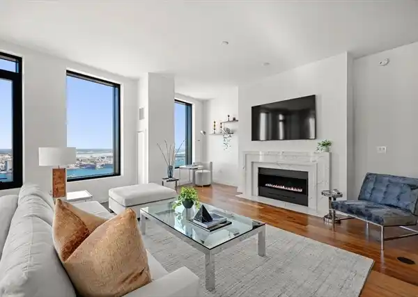 BRIGHT CORNER PENTHOUSE