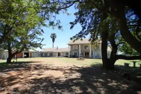 Versatile 42-hectare Property