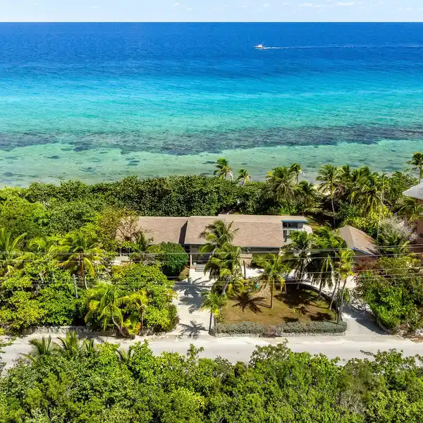 TURQUOISE WATERFRONT RETREAT IN GRAND CAYMAN