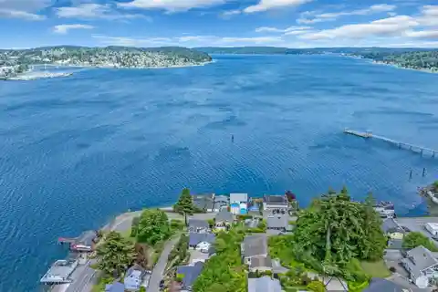 Fully-remodeled Low-bank Waterfront Home
