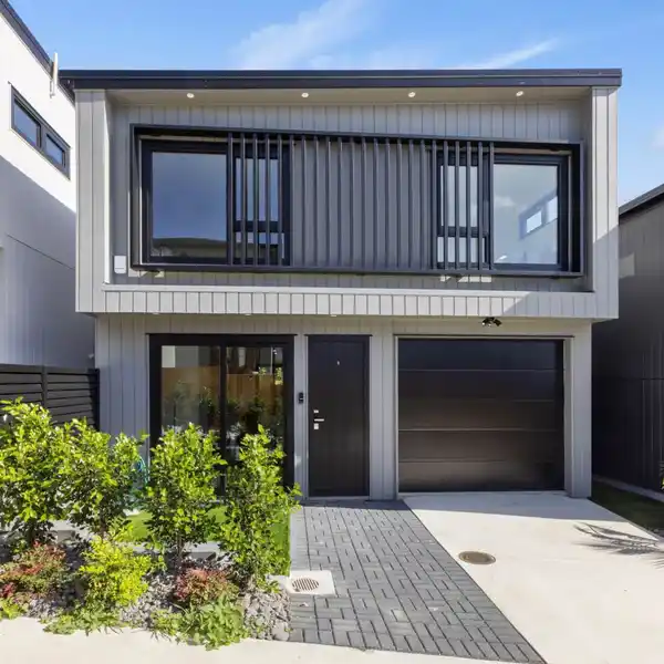 HIGH QUALITY CONSTRUCTION MODERN FAMILY HOME