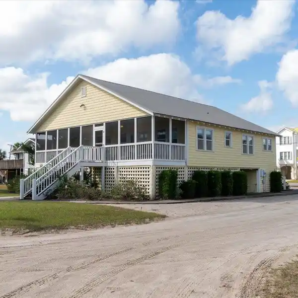 CHARMING CLASSIC EDISTO BEACH COTTAGE