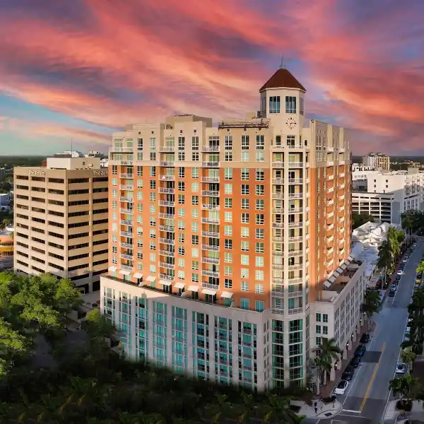 SOPHISTICATED URBAN LIVING IN THE HEART OF DOWNTOWN