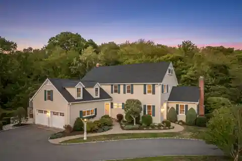 Beautiful Colonial on a Quiet Cul-De-Sac