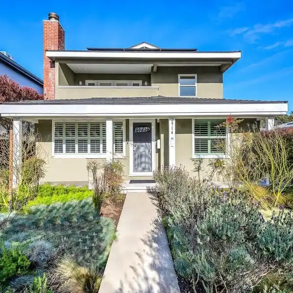 BEAUTIFUL HOME IN PRIME VENICE LOCATION